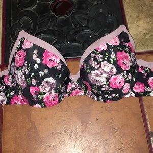 2 bras rue 21 quality.